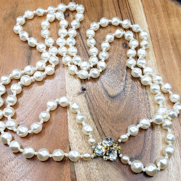 Gorgeous Faux Cultured Pearl Double Strand Necklace - Picture 1 of 11